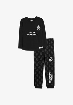 Set di pigiama a maniche lunghe nero con testo e logo "REAL MADRID". I pantaloni presentano un motivo a logo ripetuto. Materiale in cotone, vestibilità rilassata.