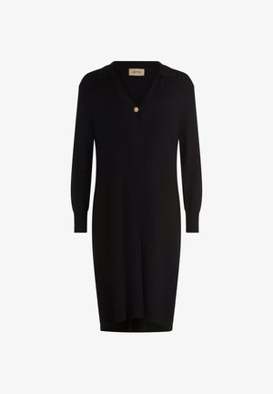 Czarna dzianinowa sukienka z kołnierzykiem i długimi rękawami. Posiada guzik przy listwie i luźny, lekko rozszerzający się krój.