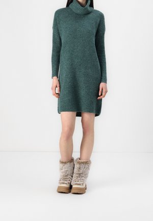 Stickad klänning - dark green
