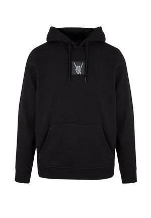 Melnā kapucēta džemperis, kas izgatavots no mīksta auduma, ar kengura kabatu, aukliņu kapuci un grafisku uzlīmi ar roku simbolu uz krūtīm.