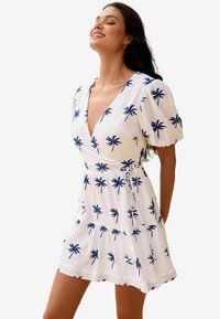 Lipsy PALM EMBROIDERED TIE WAIST SUMMER  REGULAR FIT - Freizeitkleid - white