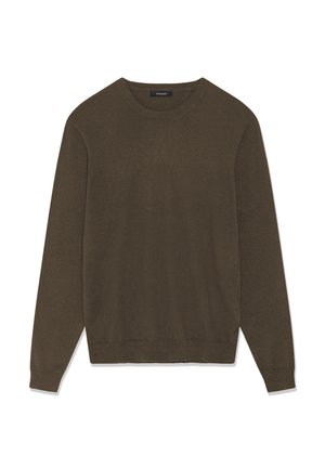 Rjav pulover z okrolim izrezom in dolgimi rokavi, z rebrastimi manšetami in robom, položen na ravno belo podlago.