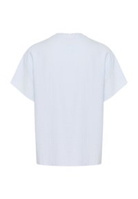 Top leggero bianco in cotone con maniche corte, caratterizzato da un collo scallop e una finitura testurizzata. Design semplice e morbido.