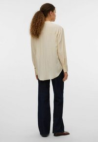 Vero Moda AWPAYTON - Skjortebluser - bone white