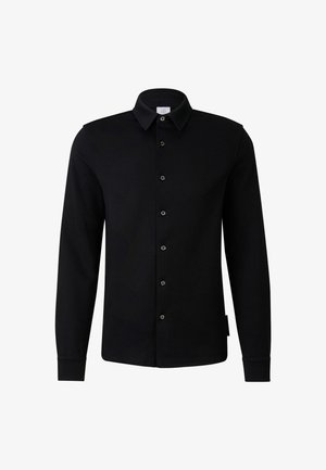 Czarna koszula na długi rękaw z guzikami, klasycznym kołnierzykiem, gładką fakturą oraz srebrzystymi guzikami, o dopasowanym kroju i boczną metką.