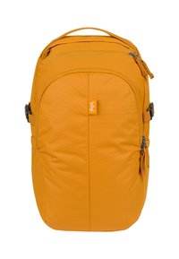 Zaino arancione con una texture di tessuto liscia, design curvo, tasca con zip frontale, fibbie laterali e un piccolo tag con logo.