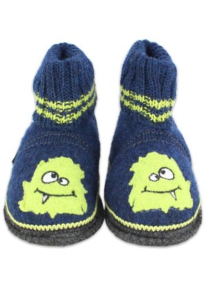 Blaue gestrickte Hausschuhe mit grünen Monstergesichtern, ausgestattet mit gerippten Knöcheln und gelben Streifen. Die Sohlen sind schwarz und strukturiert für besseren Halt.