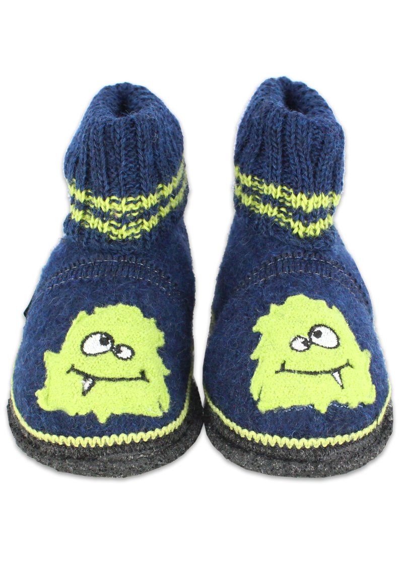 Blaue gestrickte Hausschuhe mit grünen Monstergesichtern, ausgestattet mit gerippten Knöcheln und gelben Streifen. Die Sohlen sind schwarz und strukturiert für besseren Halt.