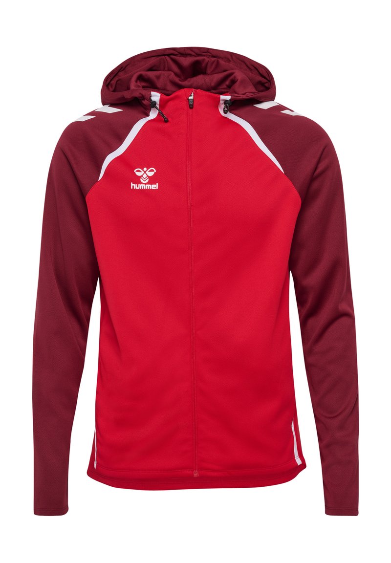 Giacca rossa con zip e cappuccio; presenta dettagli bianchi, un logo sul petto e maniche di un rosso scuro a contrasto; realizzata in tessuto testurizzato.