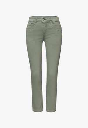Jean slim femme vert olive avec poches avant et fermeture à bouton, présenté sur un fond blanc.