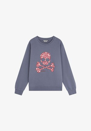 Sudadera gris con un diseño de calavera y tiburones florales en rosa. Cuello redondeado y puños acanalados para añadir textura.