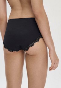 Zwarte katoen hipster slipjes met een kanten rand bij de beenopeningen, met een gladde textuur en een snug fit.