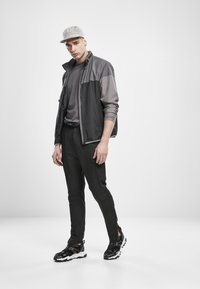 Urban Classics Cargo trousers - black