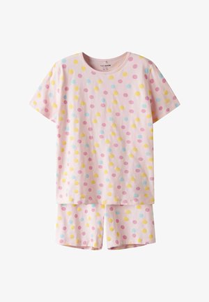 Rožinė medvilninė pižamų komplektas, kuriame yra trumpas rankovėmis marškinėliai ir šortai, papuošti daugiaspalvėmis taškeliais: rožinėmis, geltonomis ir mėlynomis.