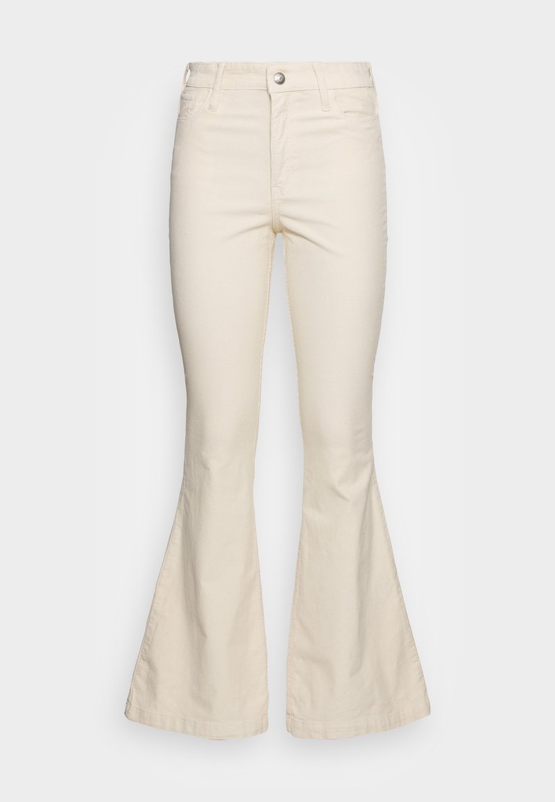 Jean taille haute couleur crème avec jambes évasées, passants de ceinture, bouton devant et fermeture éclair.