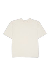 Krémové krátké tričko s krátkým rukávem vyrobené z bavlny. Má kulatý výstřih a volný střih, bez viditelných vzorů nebo akcentů.