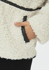 ONLY Giacca in pile - white sand