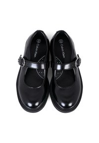 Scarpe Mary Jane in vernice nera con punta arrotondata, una fibbia decorativa e suola piatta. L'interno presenta il logo del marchio e cuciture.