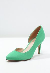 Anna Field Pumps - green