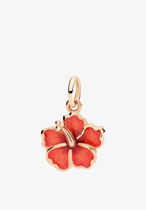 Gold- und rot emaillierter Hibiskusblumenanhänger mit fünf Blütenblättern und einer Öse zum Befestigen an einem Armband oder einer Halskette.