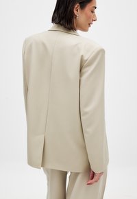 NA-KD Lühike jakk - beige