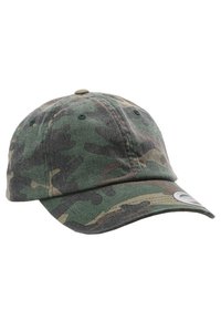 Căciulă cu model camuflaj, confecționată dintr-un amestec de bumbac. Dispune de un bor curbat și o curea reglabilă la spate, cu un etichetă cu logo.