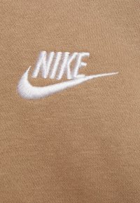 Nike Sportswear B NSW CLUB PO HOODIE - Luvtröja - khaki white