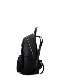 Zaino in pelle nera con finitura testurizzata, dotato di doppie cerniere, spallacci regolabili e una tasca laterale per un accesso facile.