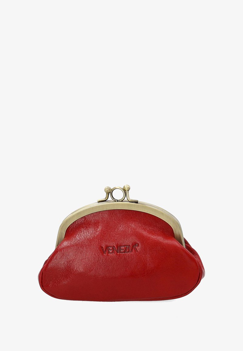 Rotes Leder-Münzgeldbeutel mit einem goldfarbenen Metallrahmen. Verfügt über eine abgerundete Form und ein eingeprägtes Logo auf der Vorderseite. Glatte Oberfläche.