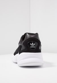 basket adidas falcon