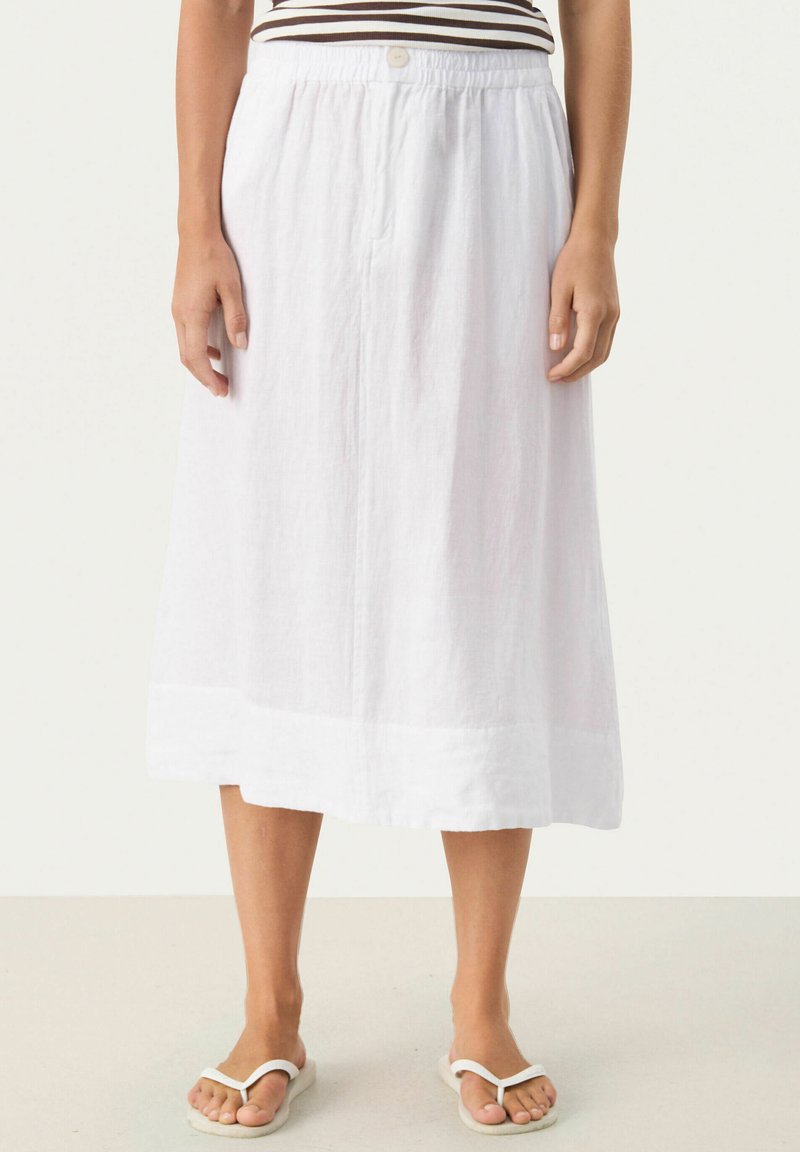 Jupe midi en lin blanc avec une taille élastique et un détail de bouton. Elle présente une coupe droite avec une finition subtilement texturée.