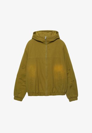 Olíva zöld kapucnis pamut dzseki, cipzáras záródással, rugalmas mandzsettákkal és két elülső zsebbel, finom kopott hatású részletekkel.