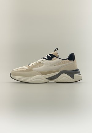 Fila, RECADE - Маратонки - oyster gray/fila navy