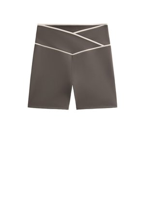 Donkergrijze sportshorts met een gladde textuur, voorzien van een uniek kruiselings ontwerp met contrasterende lichte biezen langs de taille.