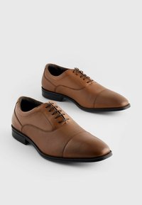 Next OXFORD TOECAP - REGULAR FIT - Snörskor - tan brown