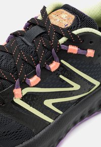 New Balance FRESH FOAM GAROÉ - Scarpe da trail running - black