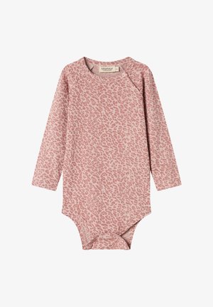 Bodysuit za bebe s dugim rukavima u dizajnu ružičastog leopard uzorka, s kopčama na ramenima i dnu za lako oblačenje.