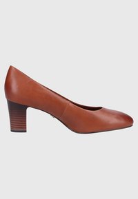 Escarpin en cuir marron à talon moyen avec bout arrondi et talon bloc empilé, vu de côté gauche sur un fond gris clair.