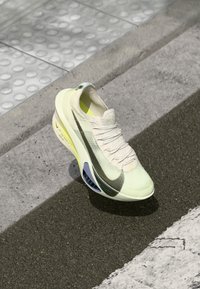 Non sélectionné, phantom/sequoia/ultralime/citron tint/iron purple/football grey