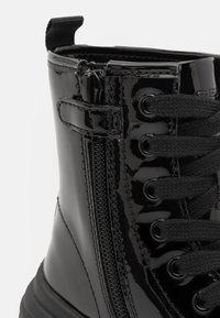 Geox PHAOLAE GIRL - Stivaletti stringati - black