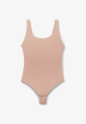 Body color beige senza maniche con scollatura a forma di barca e chiusura a bottoni a pressione all'inguine, esposto piatto su uno sfondo bianco.