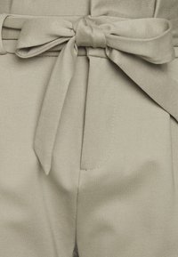 Vero Moda Tall VMEVA PAPERBAG - Calças - laurel oak