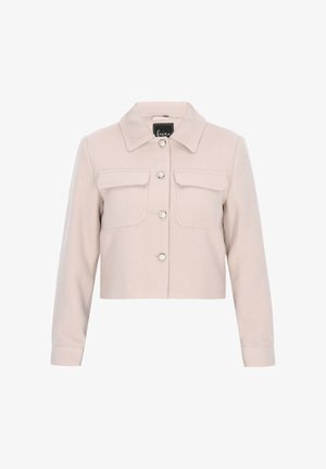 Gai beidzis iegriezums ar pogām priekšā, divām kabatām uz krūtīm, garām piedurknēm un smailu apkakli.