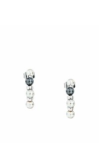 Orecchini in tono argento con perle bianche e nere alternate in un design lineare, con finitura lucida e lievi variazioni di colore.