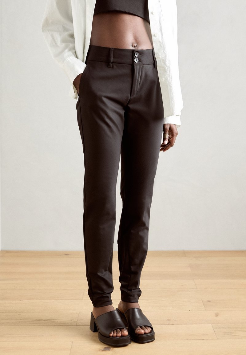 Mos Mosh Chino - black