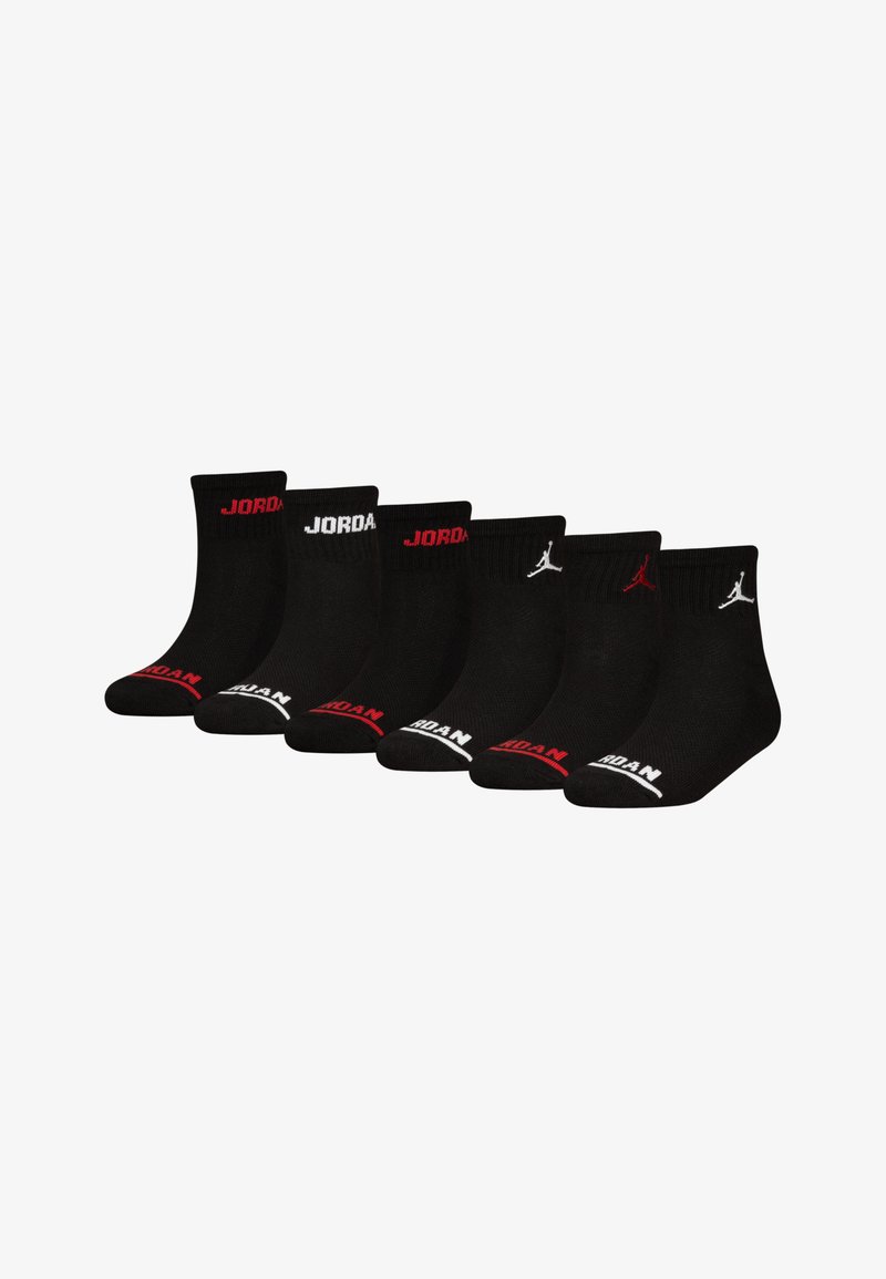 Calcetines deportivos negros, paquete de seis, con diferentes logotipos en rojo y blanco, con puños acanalados y punteras reforzadas. Textura suave, altura hasta el tobillo.