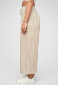 Cloud 5ive MIT WEITEM SCHNITT UND 2-LAGIGEM  - Pantalones - beige