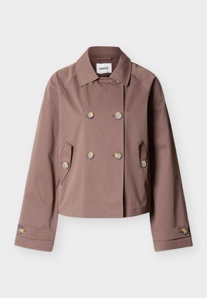 Brun dobbelspent jakke med hakket krage, to frontlommer, knappede mansjetter og knappedetaljer på foran og ermene.