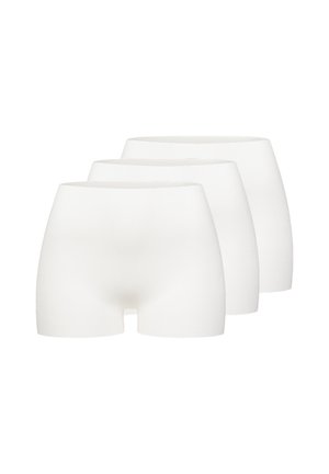 Drei Paare schlichter, weißer nahtloser Boxershorts, in versetzter Reihe auf weißem Hintergrund angeordnet.