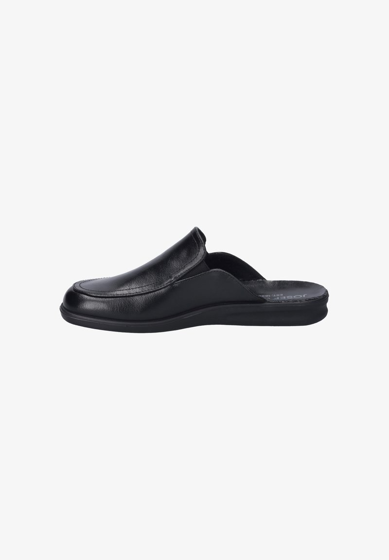Černé kožené slip-on boty s hladkým povrchem, zaoblenou špičkou a flexibilní gumovou podrážkou. Minimalistický design bez kovových doplňků.